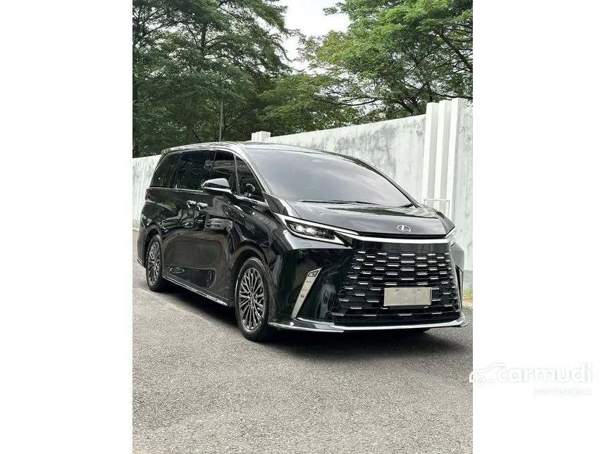 2024 Lexus LM 350h 7 Seater MPV