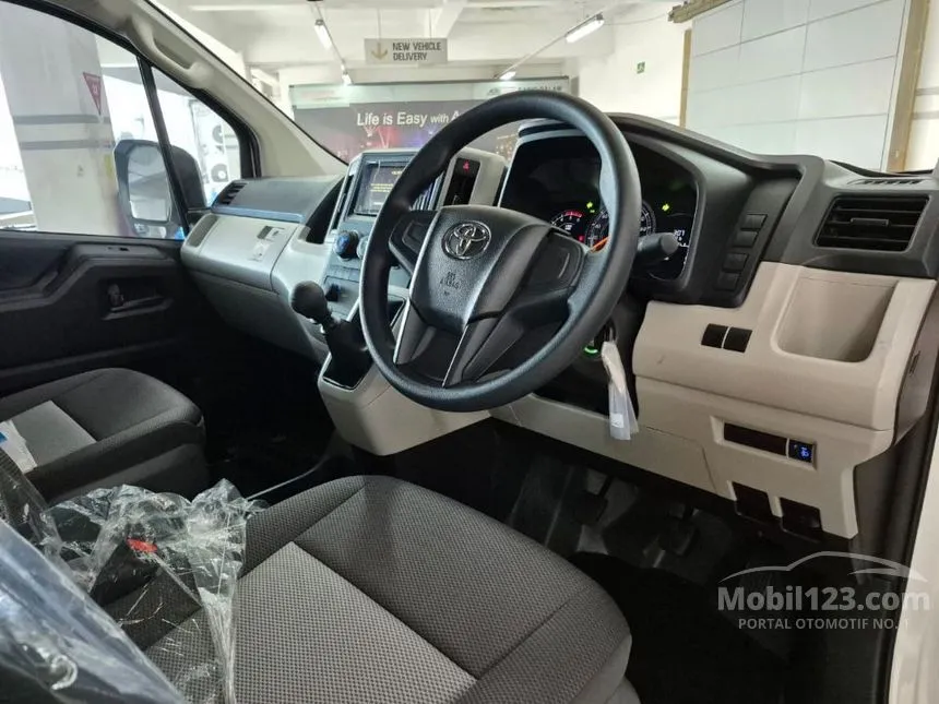 2026 Toyota Hiace Premio Van