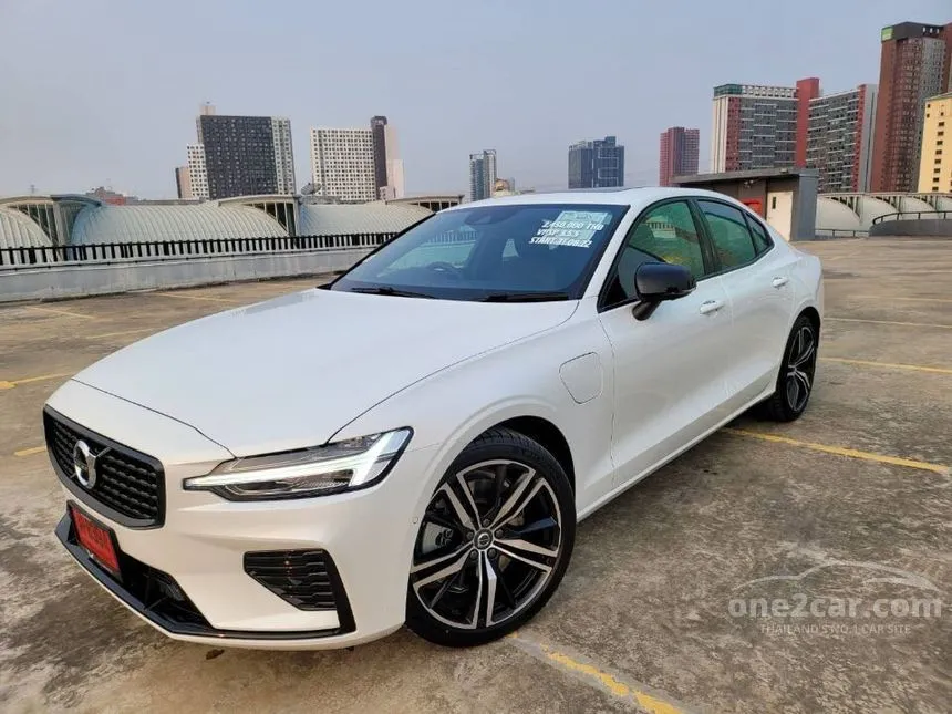 2022 Volvo S60 Recharge T8 R-Design Sedan