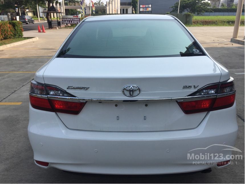 Jual Mobil Toyota Camry 2015 V 2.5 di Banten Automatic Sedan Putih Rp