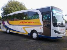 Bus Hino 2001 di Malang