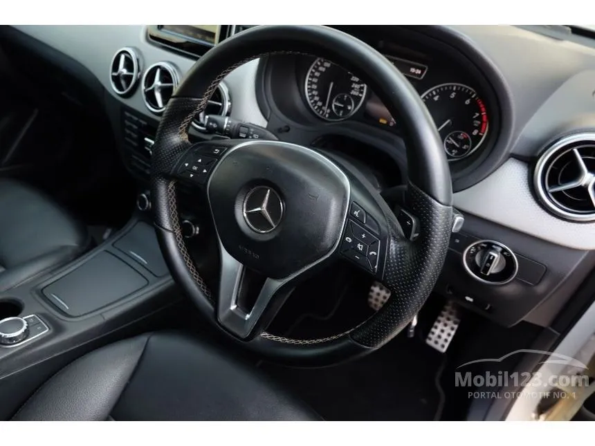 2014 Mercedes-Benz B200 Sport Hatchback