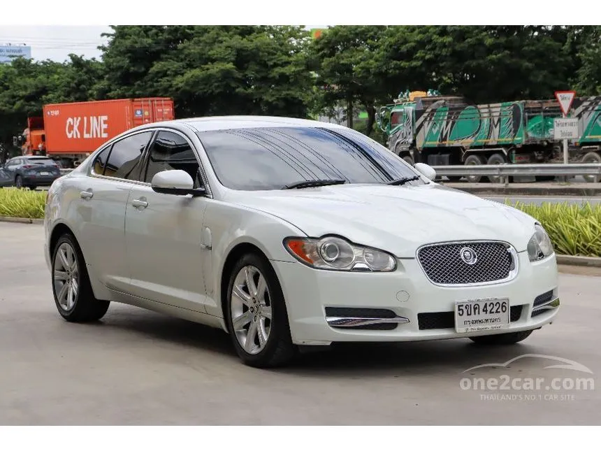 2011 Jaguar XF Premium Luxury Sedan