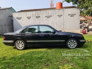 2000 Mercedes-Benz E240 2.4 Elegance Sedan