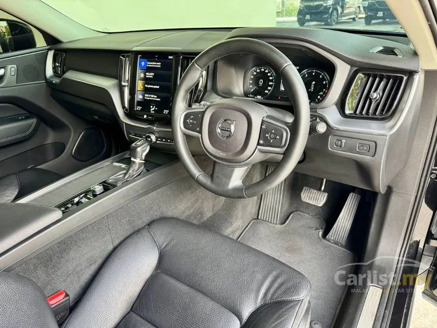 2018 Volvo XC60 T5 Momentum SUV