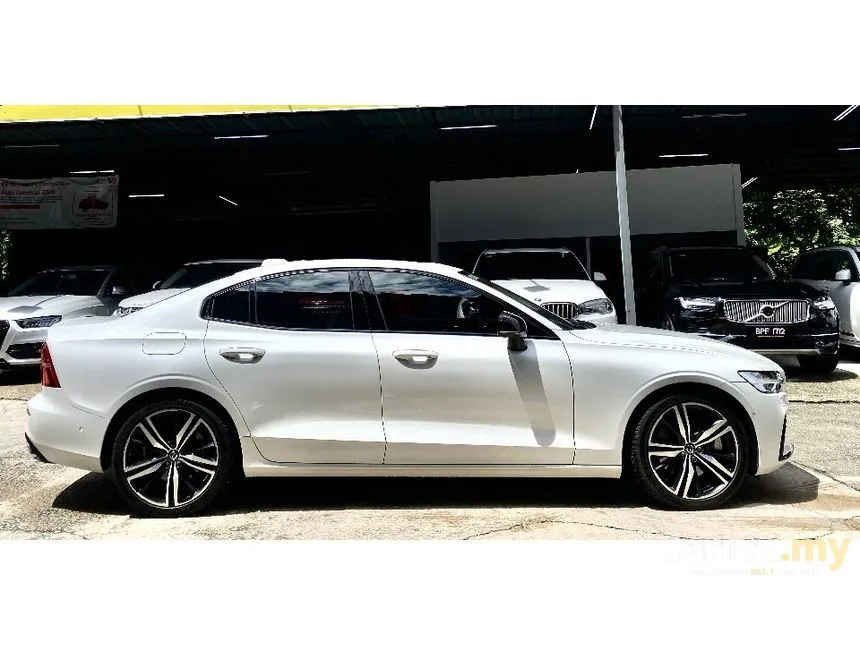 2020 Volvo S60 Recharge T8 R-Design Sedan