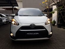 TOYOTA SIENTA 1.5 V CVT-Matic 2017 Putih ASTINA MOBIL