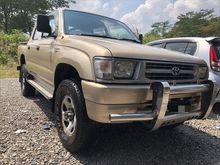 2002 Toyota Hilux 2.8 SR Pickup Truck