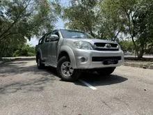 UNBREAKABLE WORKHORSE TOYOTA HILUX 2.5 G 4X4 (A) 2010  D-4D LEGEND EDITION