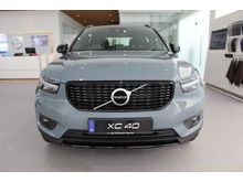 The New 2019 Volvo XC40 2.0 T5 R-Design SUV