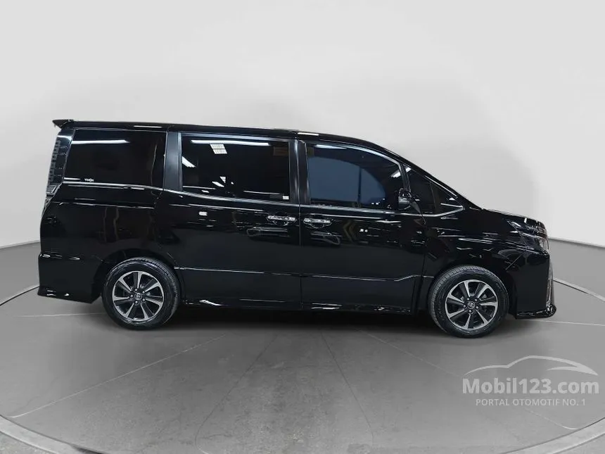 2018 Toyota Voxy MPV