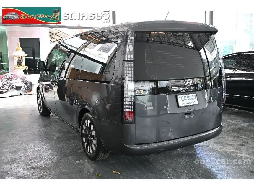 2021 Hyundai Staria SEL Van