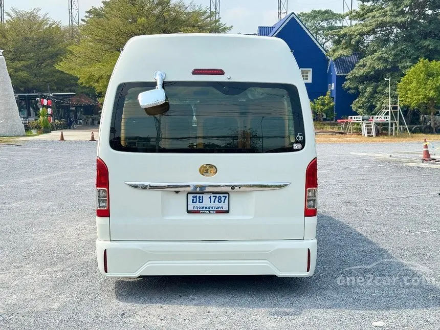 2013 Toyota Hiace D4D Van