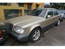 1989 Mercedes-Benz E220 (A) 2.2