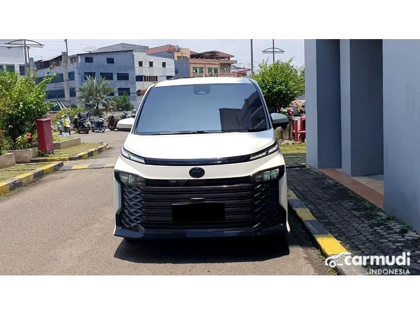 2022 Toyota Voxy (Premium Color) MPV