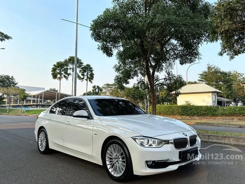 Jual Mobil BMW 320i 2015 Luxury 2.0 di DKI Jakarta Automatic Sedan ...