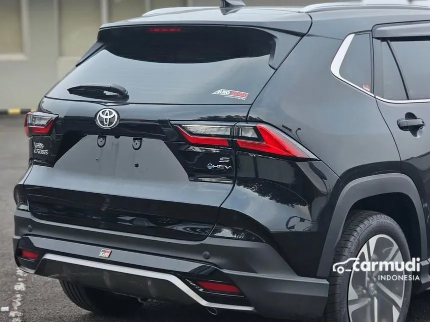 2025 Toyota Yaris Cross S HV with GR Parts Aero Pkg SUV
