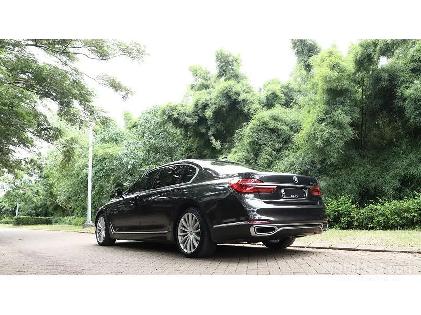 2016 BMW 740Li Pure Excellence Sedan