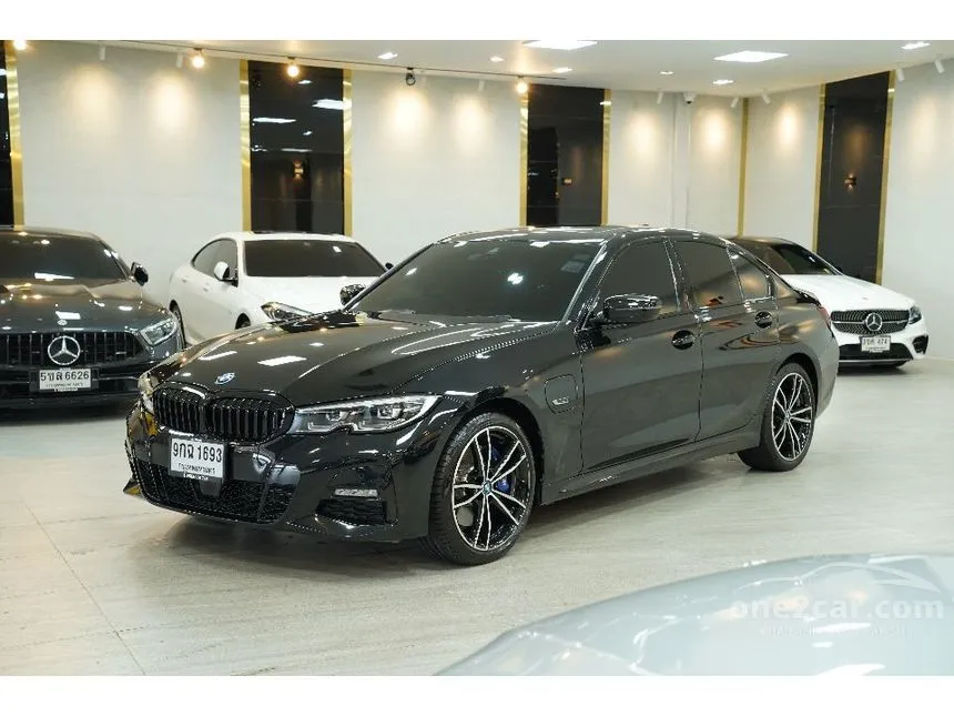 2022 BMW 330e M Sport Sedan