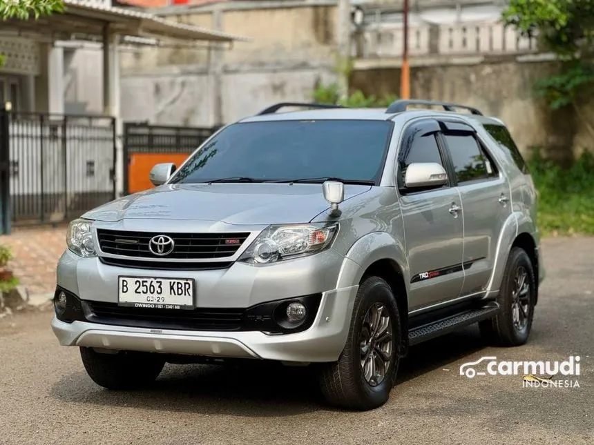 2013 Toyota Fortuner G LUX TRD 4X2 SUV