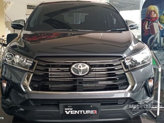 Toyota Kijang Innova V Mobil Bekas Baru dijual di 