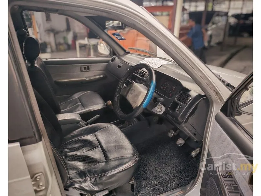 2000 Toyota Unser GLi MPV