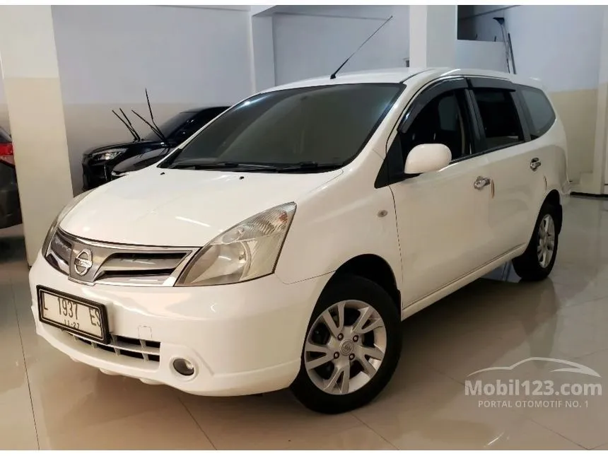 Jual Mobil Nissan Grand Livina 2012 SV 1.5 di Jawa Timur Manual MPV Putih Rp 95.000.000
