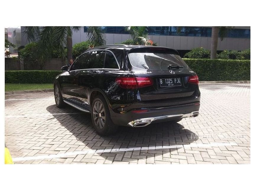 Jual Mobil Mercedes-Benz GLC250 2015 Exclusive 4MATIC 2.0 