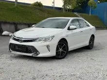 2016 Toyota Camry 2.5 Hybrid Luxury Qi Wireless Charger / Blind Spot Monitor (BSM) Sedan