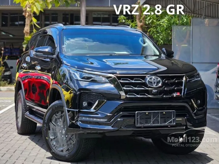 Jual Mobil Toyota Fortuner 2024 GR Sport 2.8 di Jawa Timur Automatic SUV Hitam Rp 546.300.000
