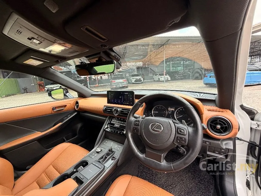 2023 Lexus IS 300 Version L Sedan