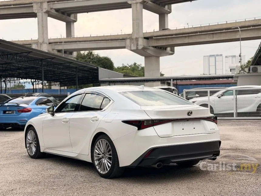 2023 Lexus IS 300 Version L Sedan