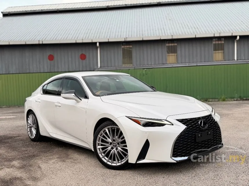 2023 Lexus IS 300 Version L Sedan
