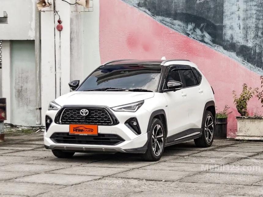 2024 Toyota Yaris Cross S HV (2 Tone) with GR Parts Aero Pkg SUV