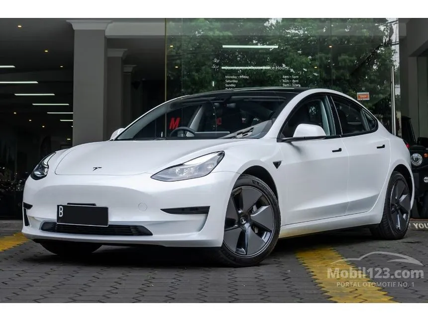 Jual Mobil Tesla Model 3 2022 Standard Range Plus di Banten Automatic Sedan Putih Rp 1.250.000.000
