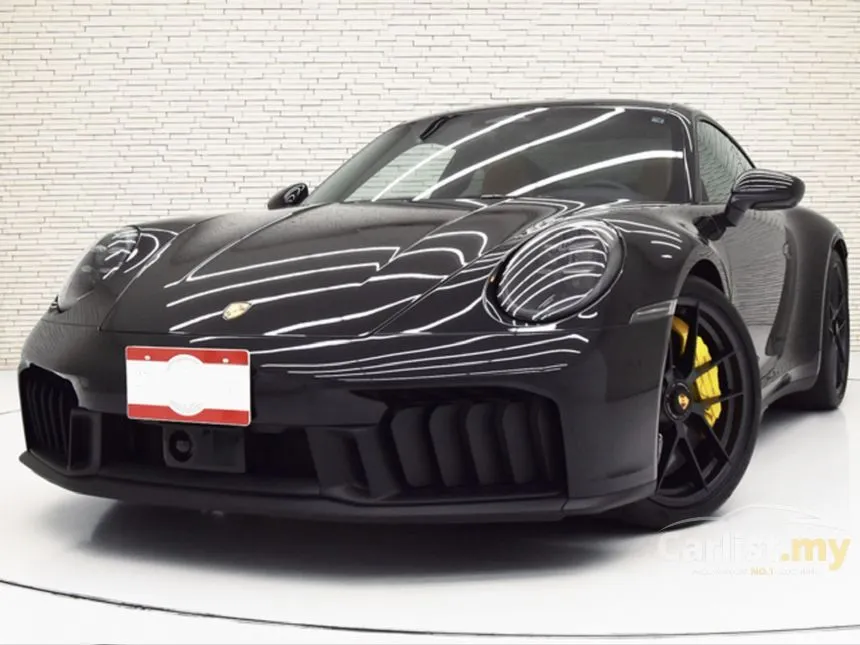 2025 Porsche 911 Carrera 4 GTS Coupe