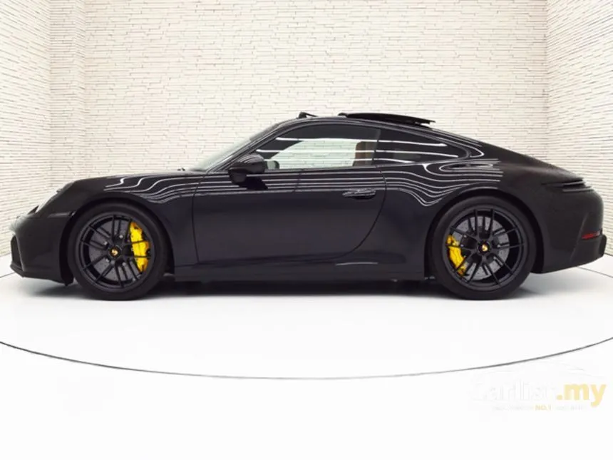 2025 Porsche 911 Carrera 4 GTS Coupe