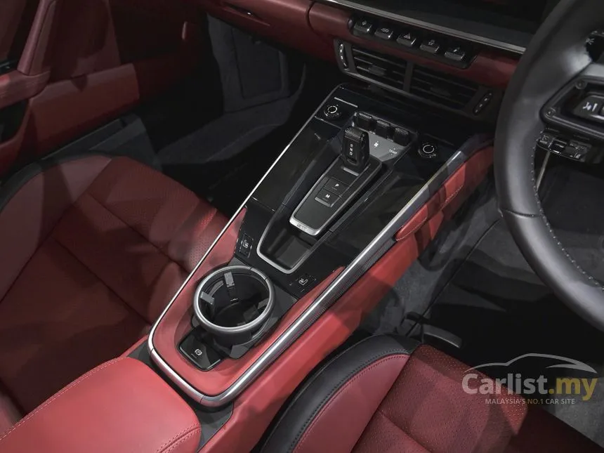 2025 Porsche 911 Carrera 4 GTS Coupe