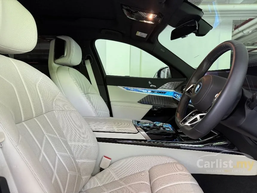 2025 BMW i7 xDrive60 M Sport Sedan