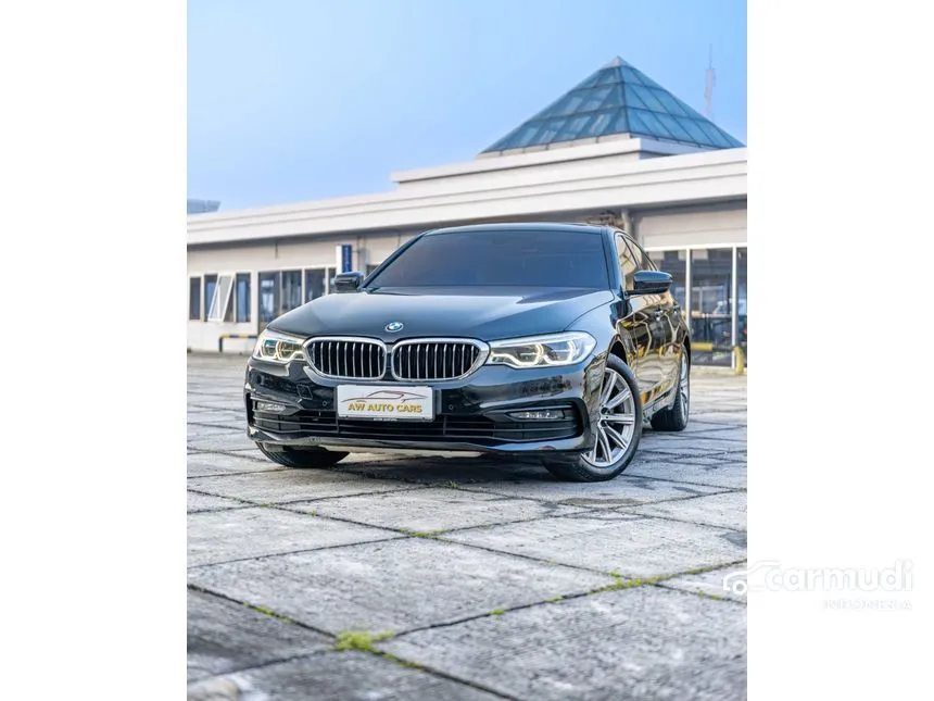 2019 BMW 520i Luxury Sedan