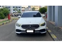 2022 Mercedes-Benz E200 2.0 Avantgarde Sedan putih km 31 ribuan