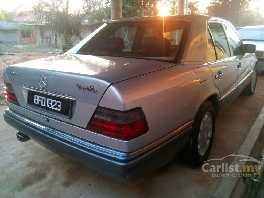 1993 Mercedes-Benz 230E Sedan