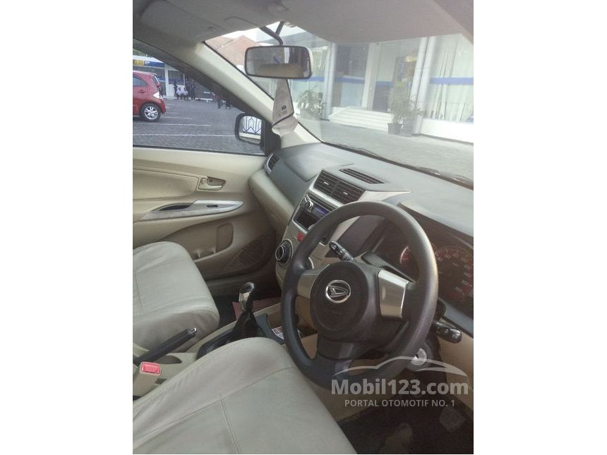 2015 Daihatsu Xenia R DLX MPV