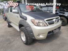 2005 Toyota Hilux 2.5 G Pickup Truck -- WELL MAINTAINED --