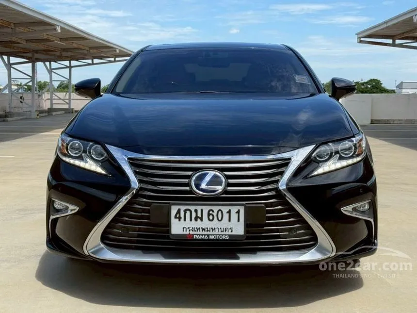 2015 Lexus ES300h Luxury Sedan