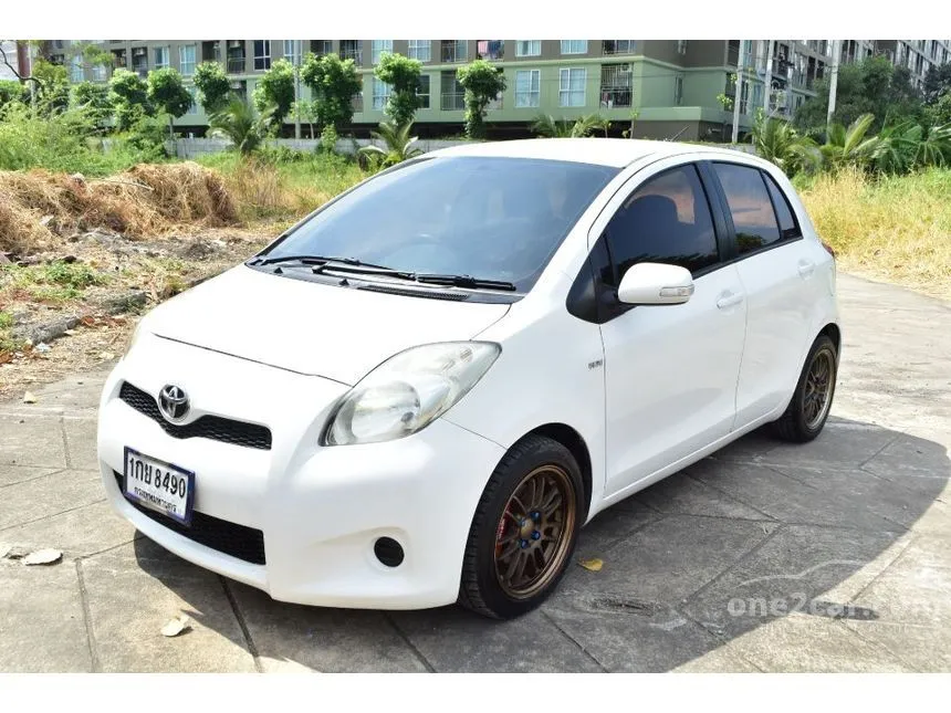 2013 Toyota YARIS E Hatchback