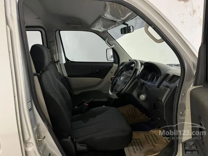 2022 Daihatsu Luxio D Van