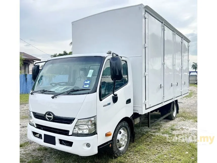 2017 Hino XZU720 Lorry