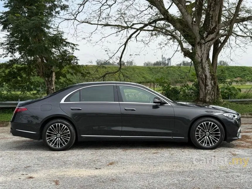 2022 Mercedes-Benz S580e Sedan