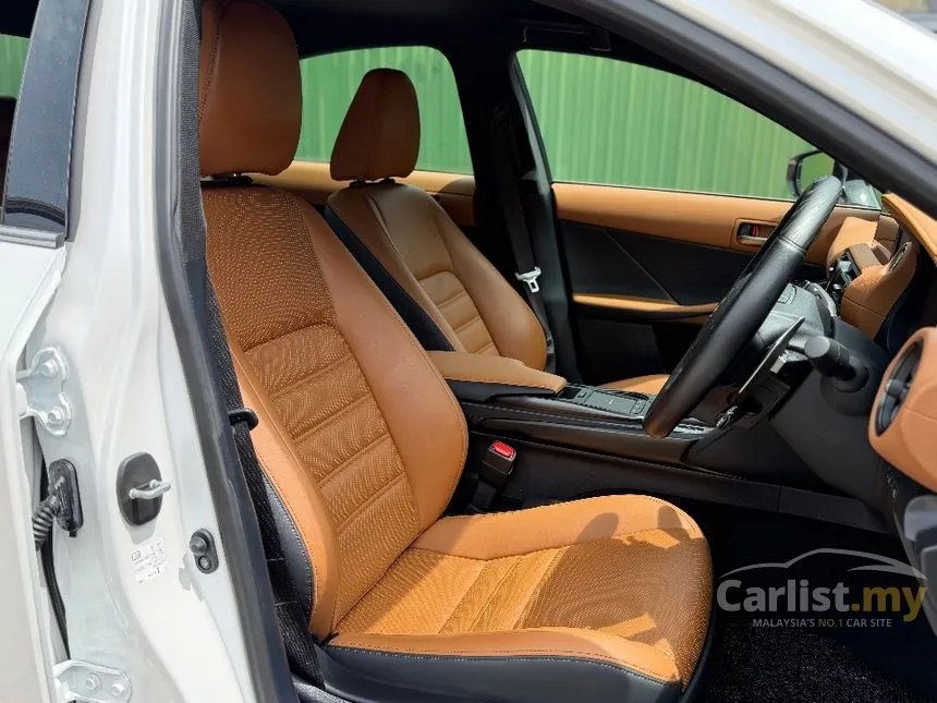2023 Lexus IS 300 Version L Sedan